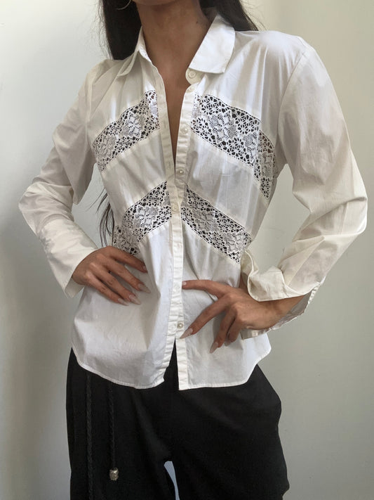 Vintage White Long-Sleeve Blouse + Decorative Lace Detail Size Medium