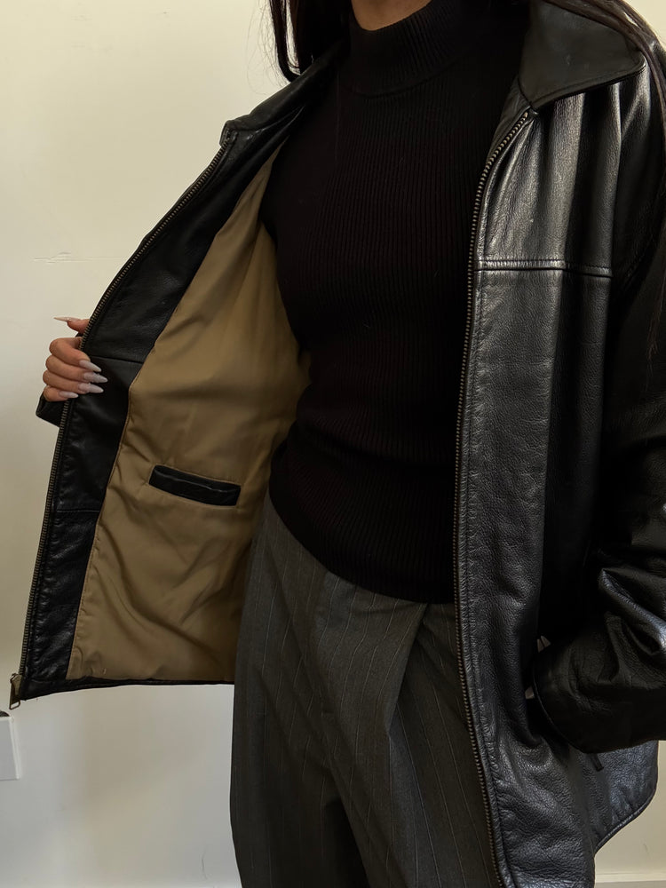 Vintage Black Leather Bomber in Size L