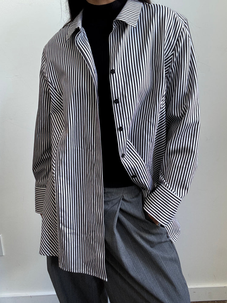 Vintage Black + White Pinstripe Button-up Size Large