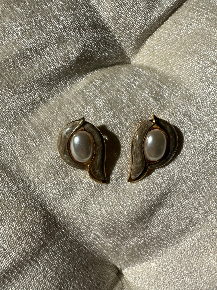 Vintage Ornate Faux Pearl Earring