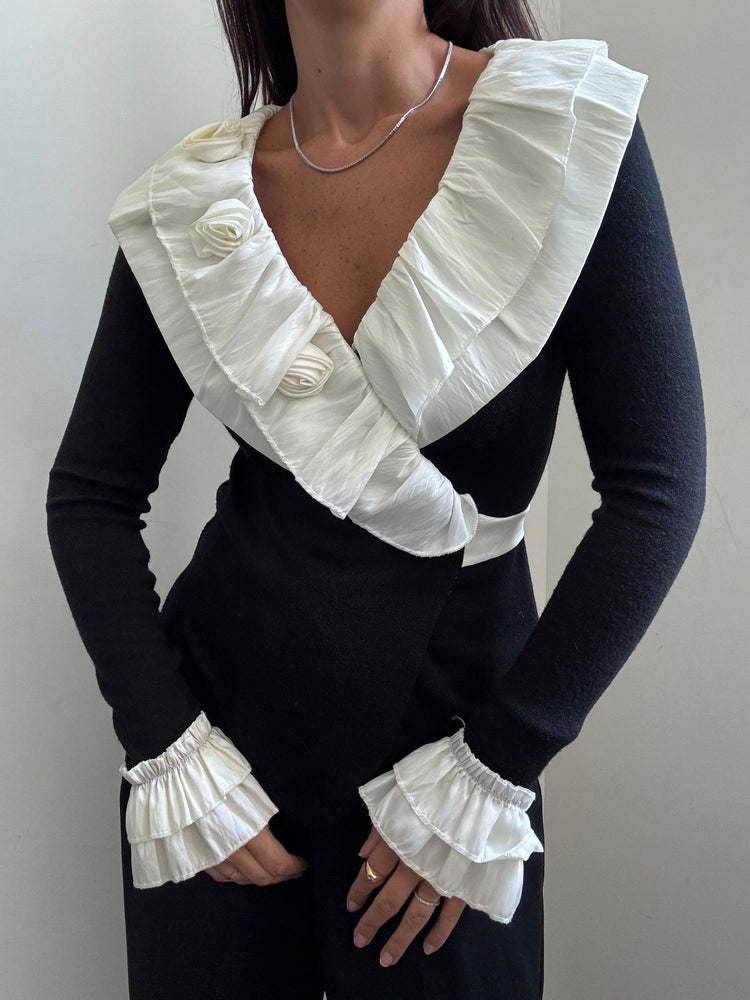 Vintage Black Cardigan White Rosette Collar Size Medium
