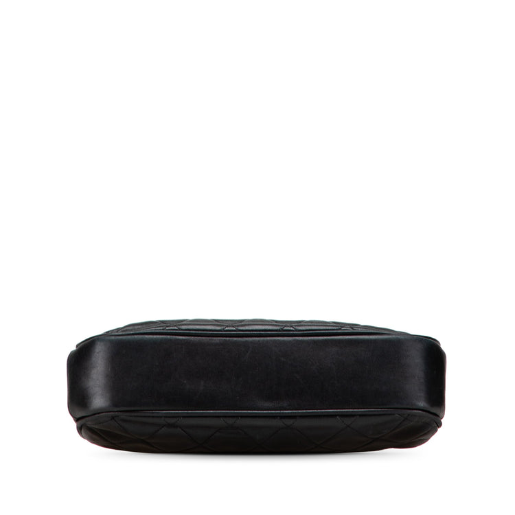 Vintage 1996 Chanel Kiss Lock Closure in Black