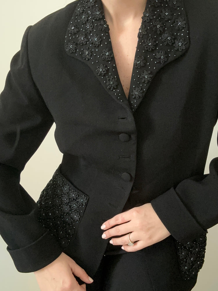 Vintage Embroidered Floral Blazer in Black Size 6