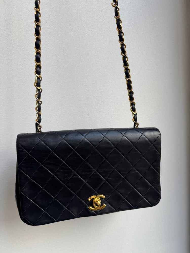 Vintage Chanel 1991 Classic Black Quilted Lambskin Flap Bag