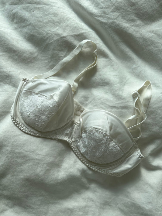 Vintage Vanity Fair White Lace Bra Size 36B