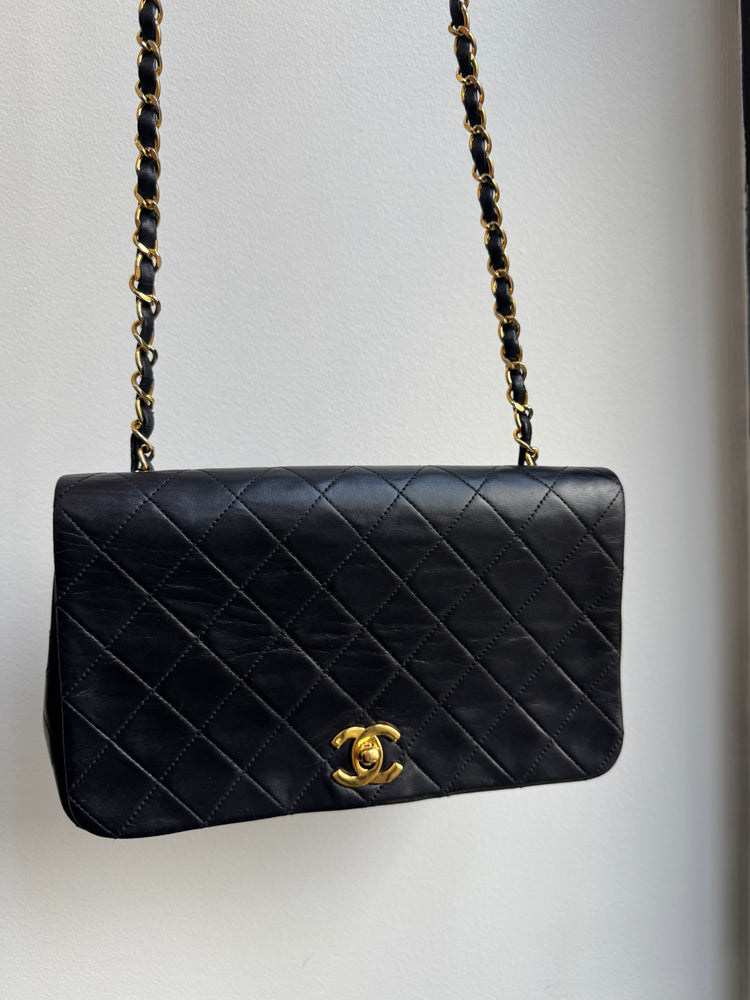Vintage Chanel 1991 Classic Black Quilted Lambskin Flap Bag