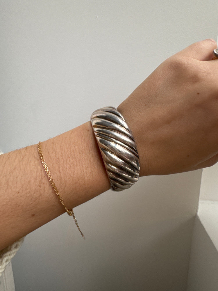 Vintage Silver-Toned Cushioned Textured Cuff