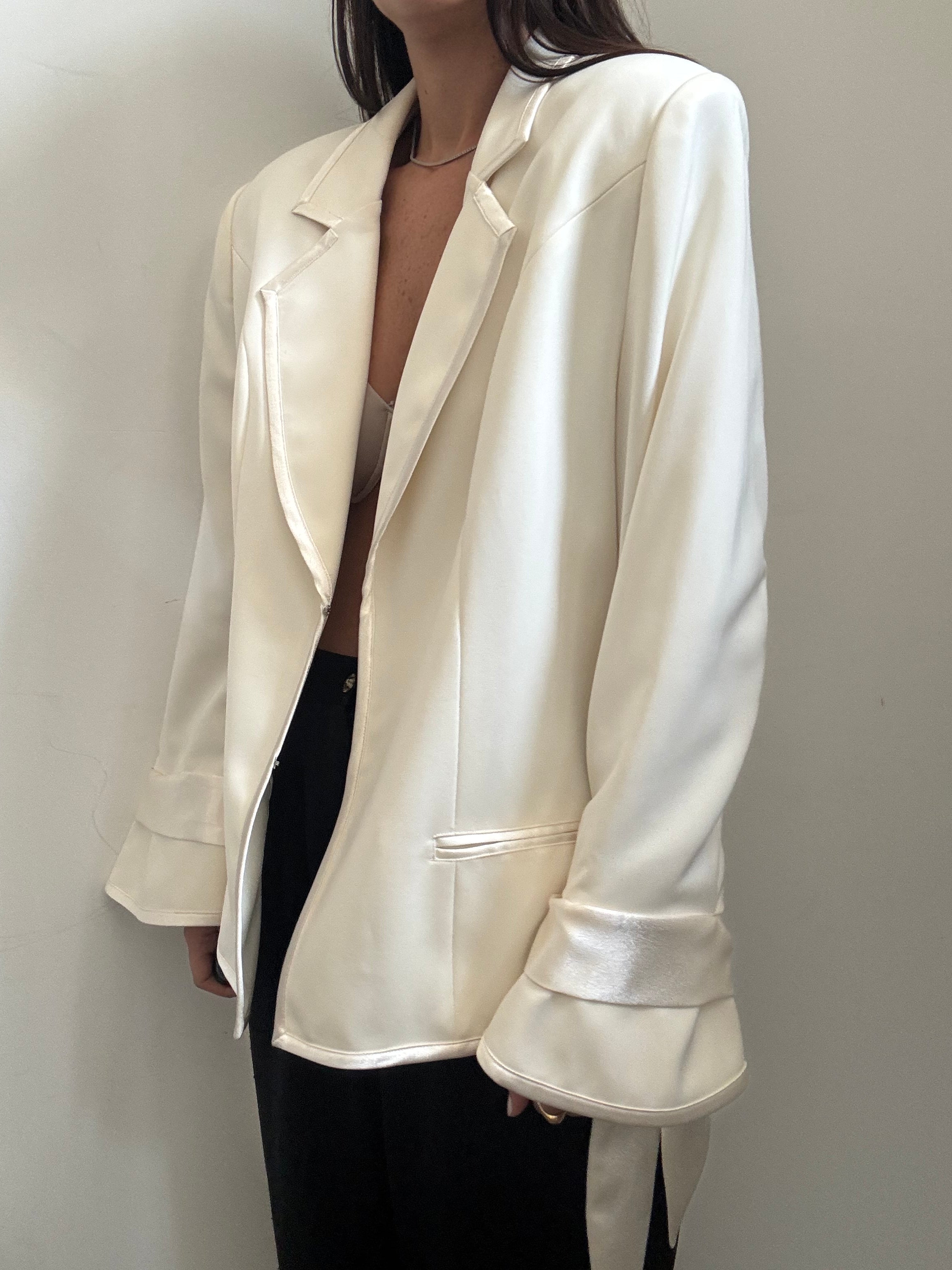 Vintage Ivory Blazer W/ Satin Trim Size Large
