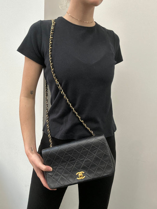 Vintage Chanel 1991 Classic Black Quilted Lambskin Flap Bag