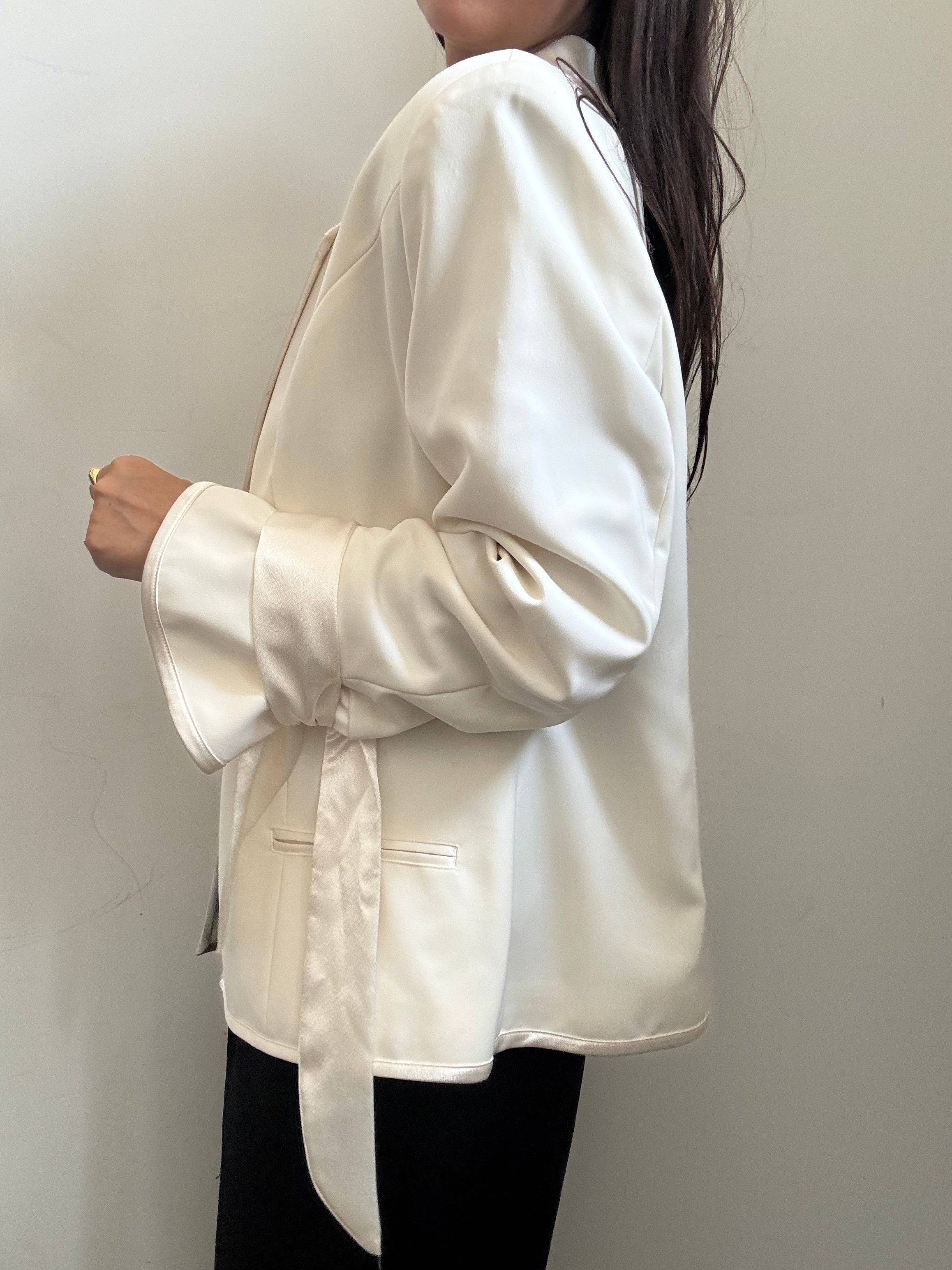 Vintage Ivory Blazer W/ Satin Trim Size Large