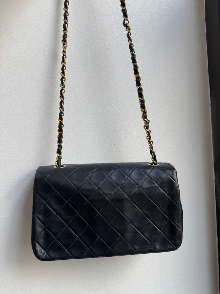 Vintage Chanel 1991 Classic Black Quilted Lambskin Flap Bag