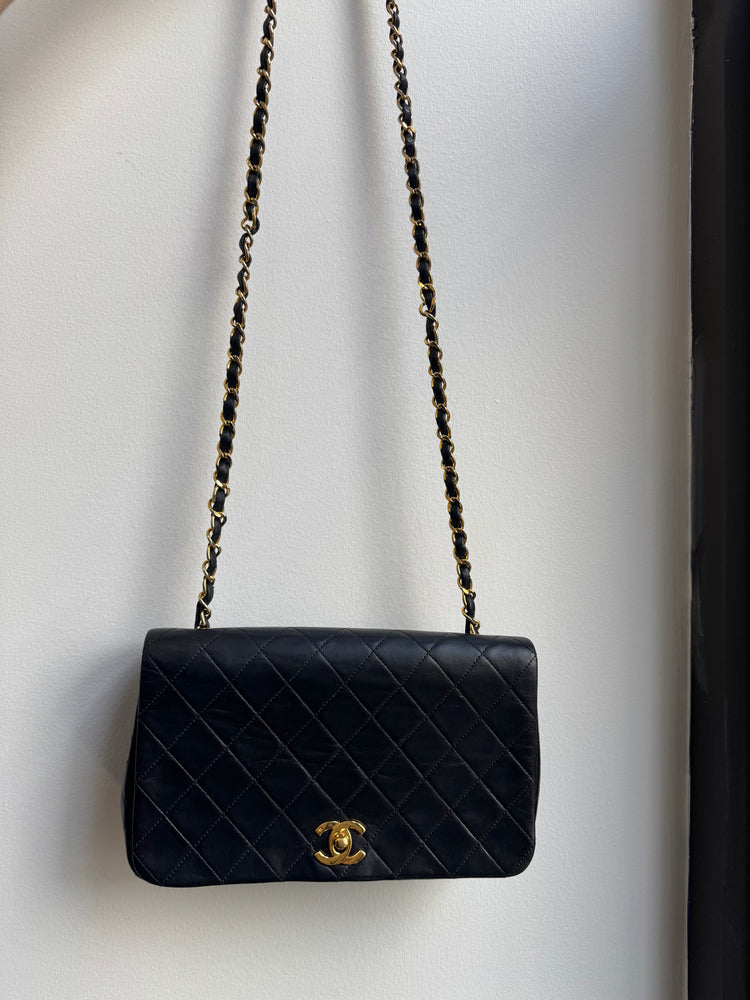 Vintage Chanel 1991 Classic Black Quilted Lambskin Flap Bag