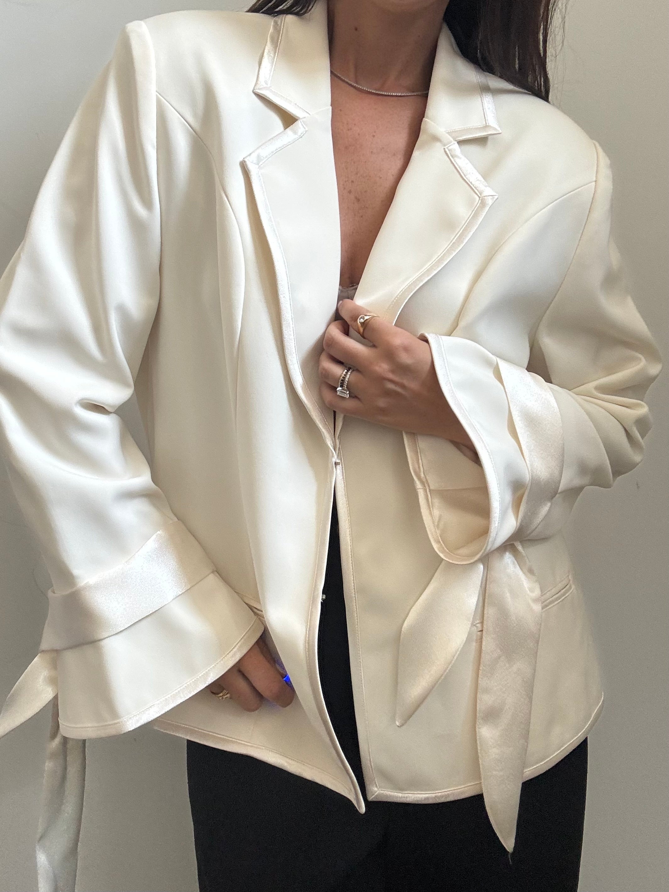 Vintage Ivory Blazer W/ Satin Trim Size Large
