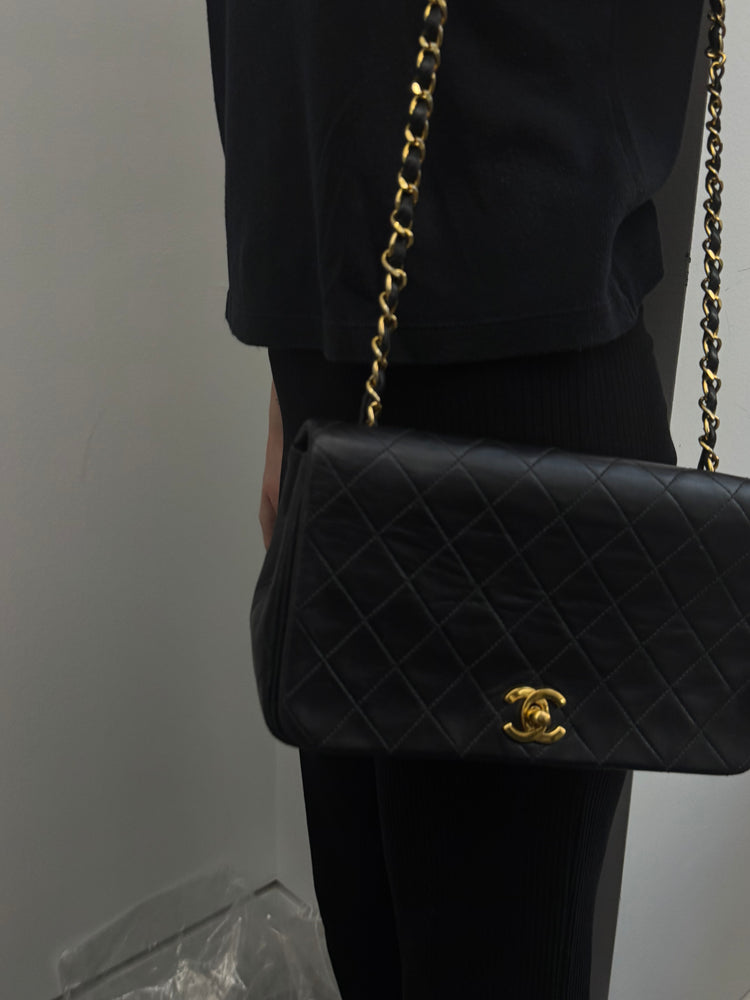 Vintage Chanel 1991 Classic Black Quilted Lambskin Flap Bag