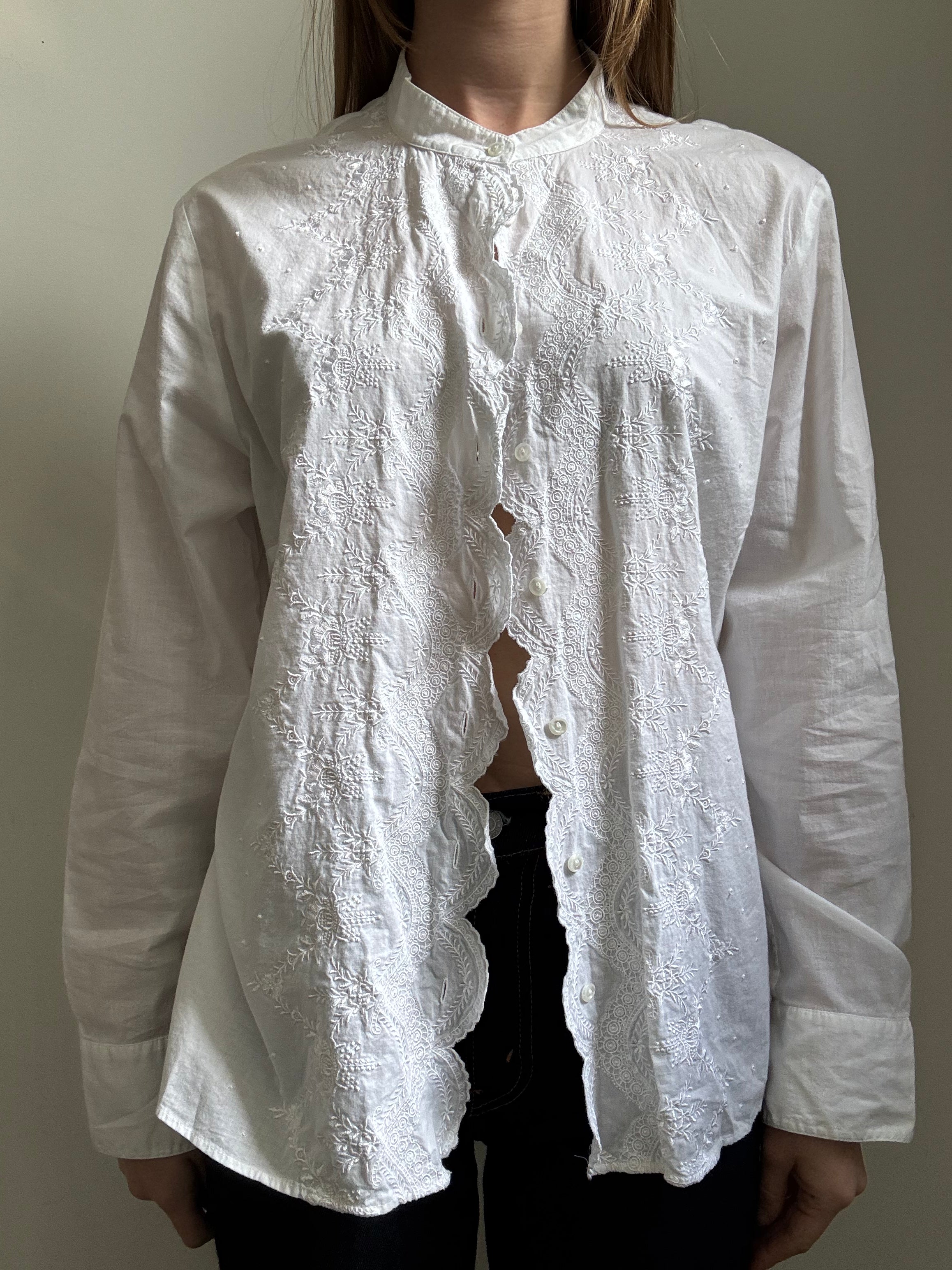 Vintage White Embroidered Scalloped Button Up Blouse Size Medium