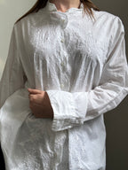 Vintage White Embroidered Scalloped Button Up Blouse Size Medium