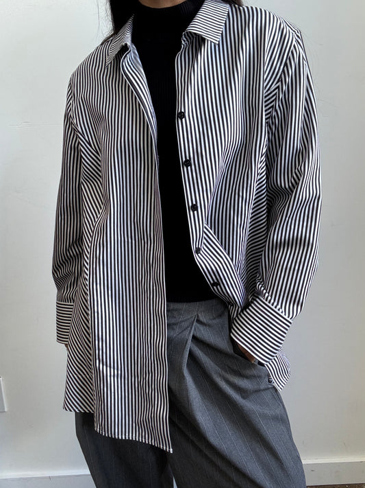 Vintage Black + White Pinstripe Button-up Size Large