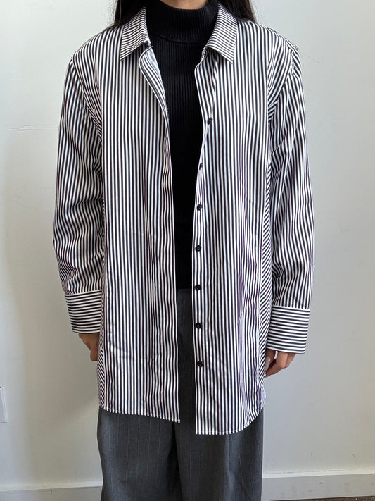 Vintage Black + White Pinstripe Button-up Size Large
