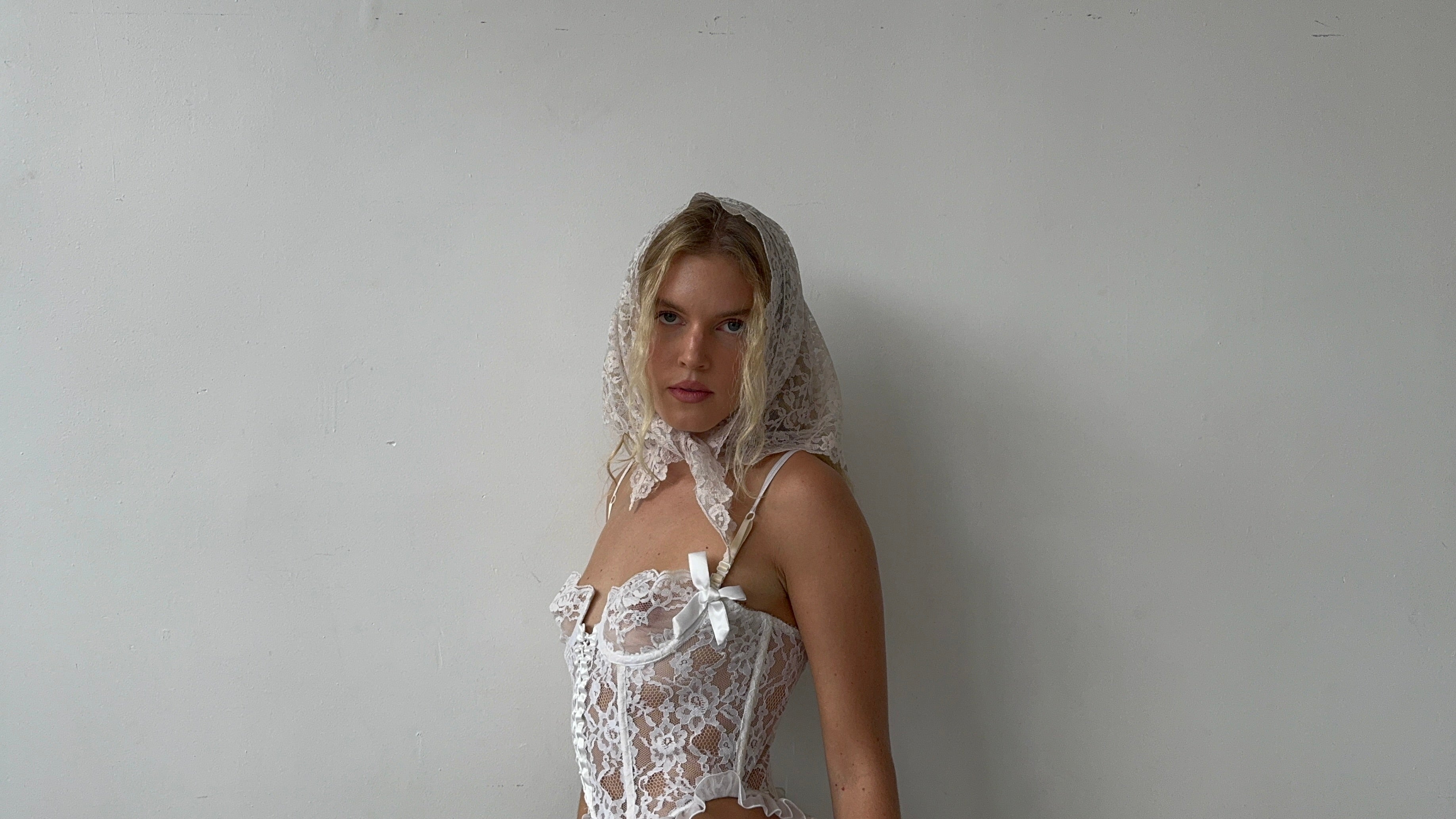Vintage 1980's White Corset with Lace Size 34B