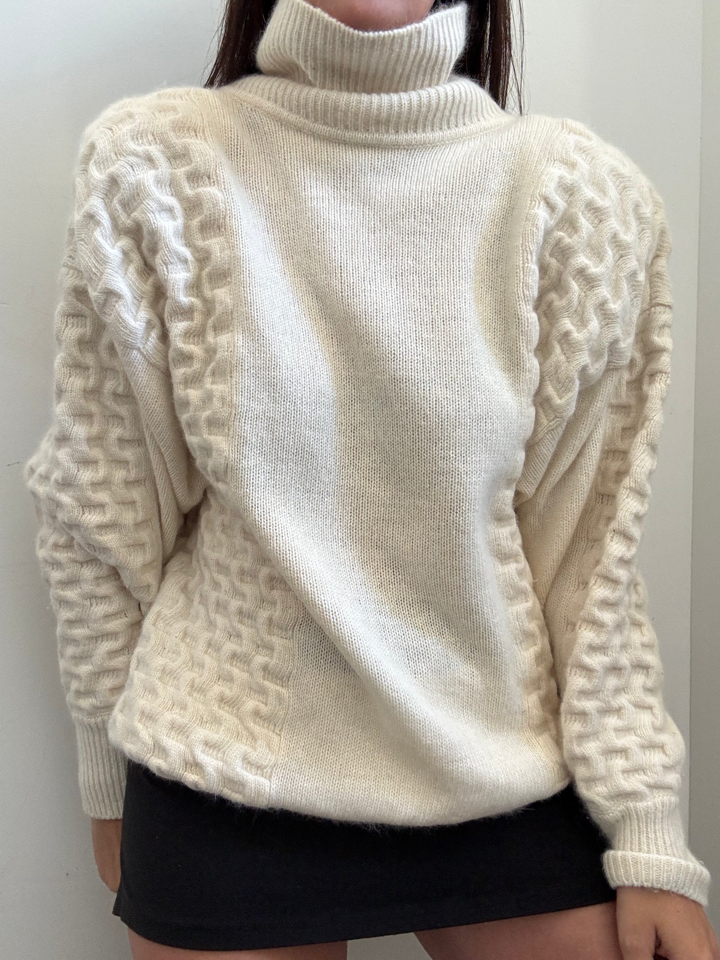 Vintage Wool Turtleneck Ivory Sweater Size Medium