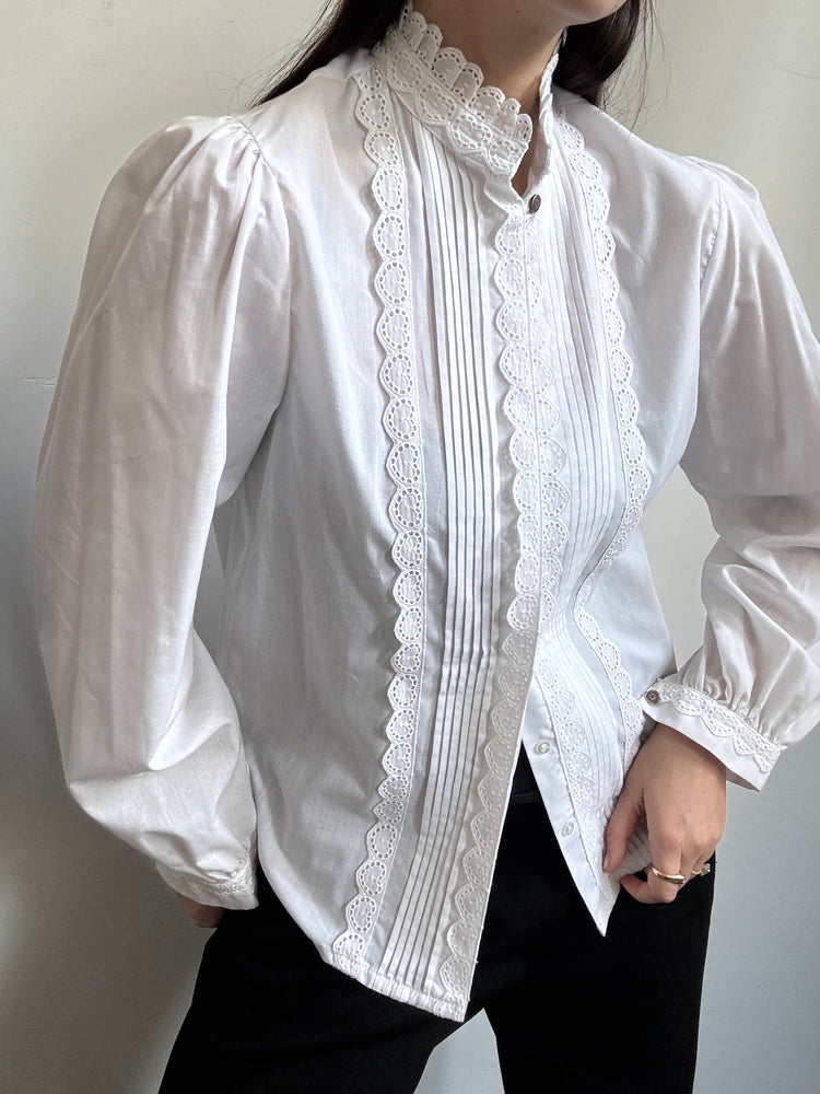 Vintage Cotton Poplin Crochet Button Up Size Small