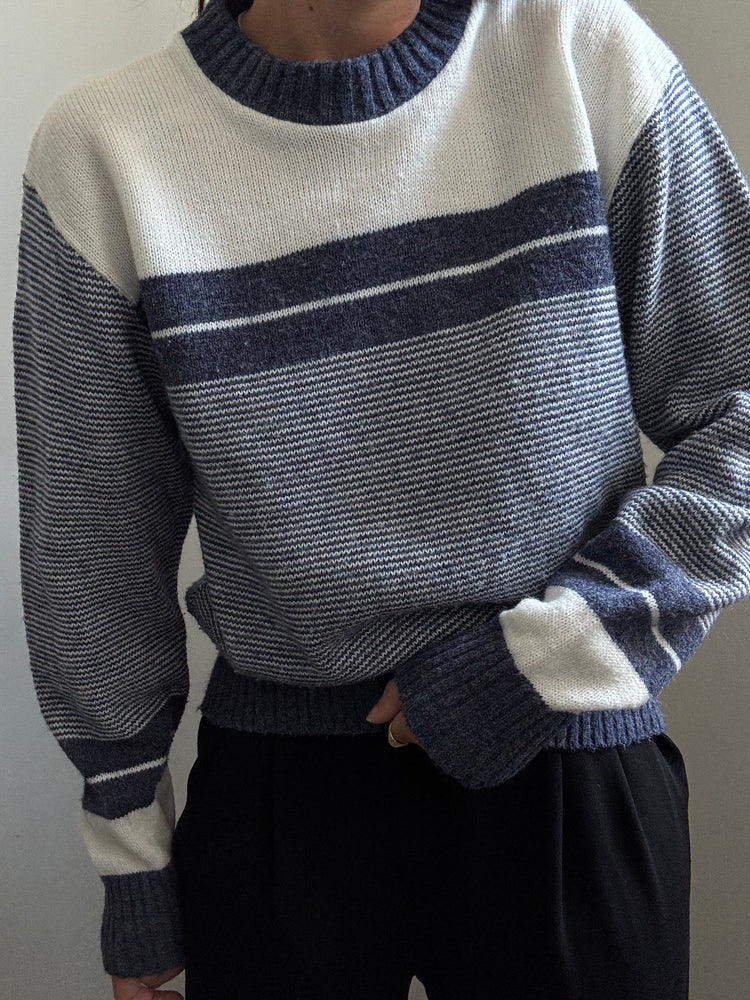 Vintage White & Navy Crewneck Sweater Size Large